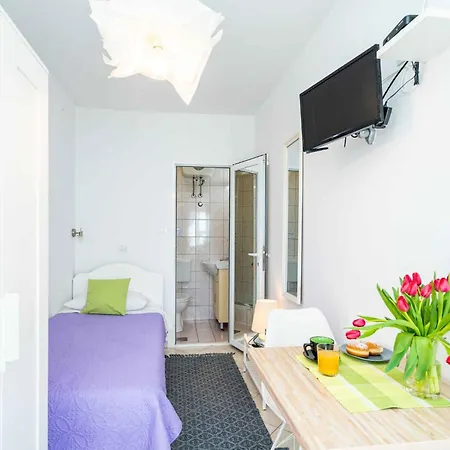 Apartman Studio In 46223 *