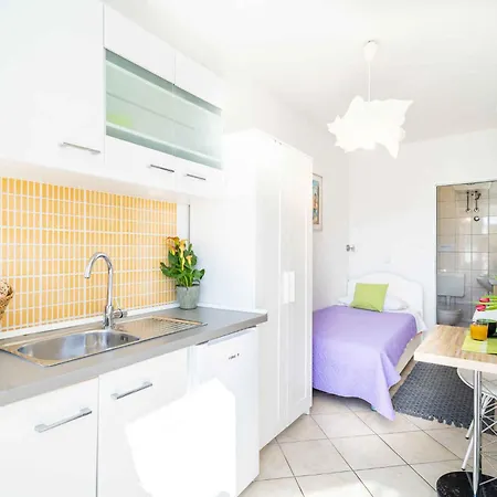 Studio In 46223 Apartman